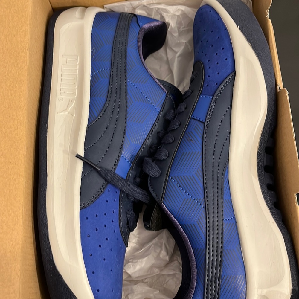 Puma new in box sneakers size 9